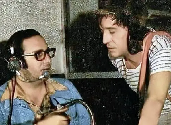 La serie sugiere que Chespirito le bajó la novia al productor Enrique Segoviano / Redes Sociales