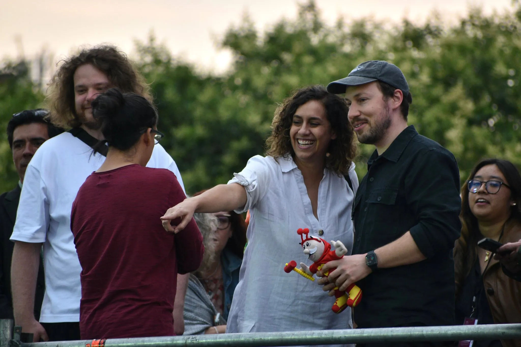 El director Gints Zilbalodis estuvo de visita en varios lugares de la capital / Redes Sociales