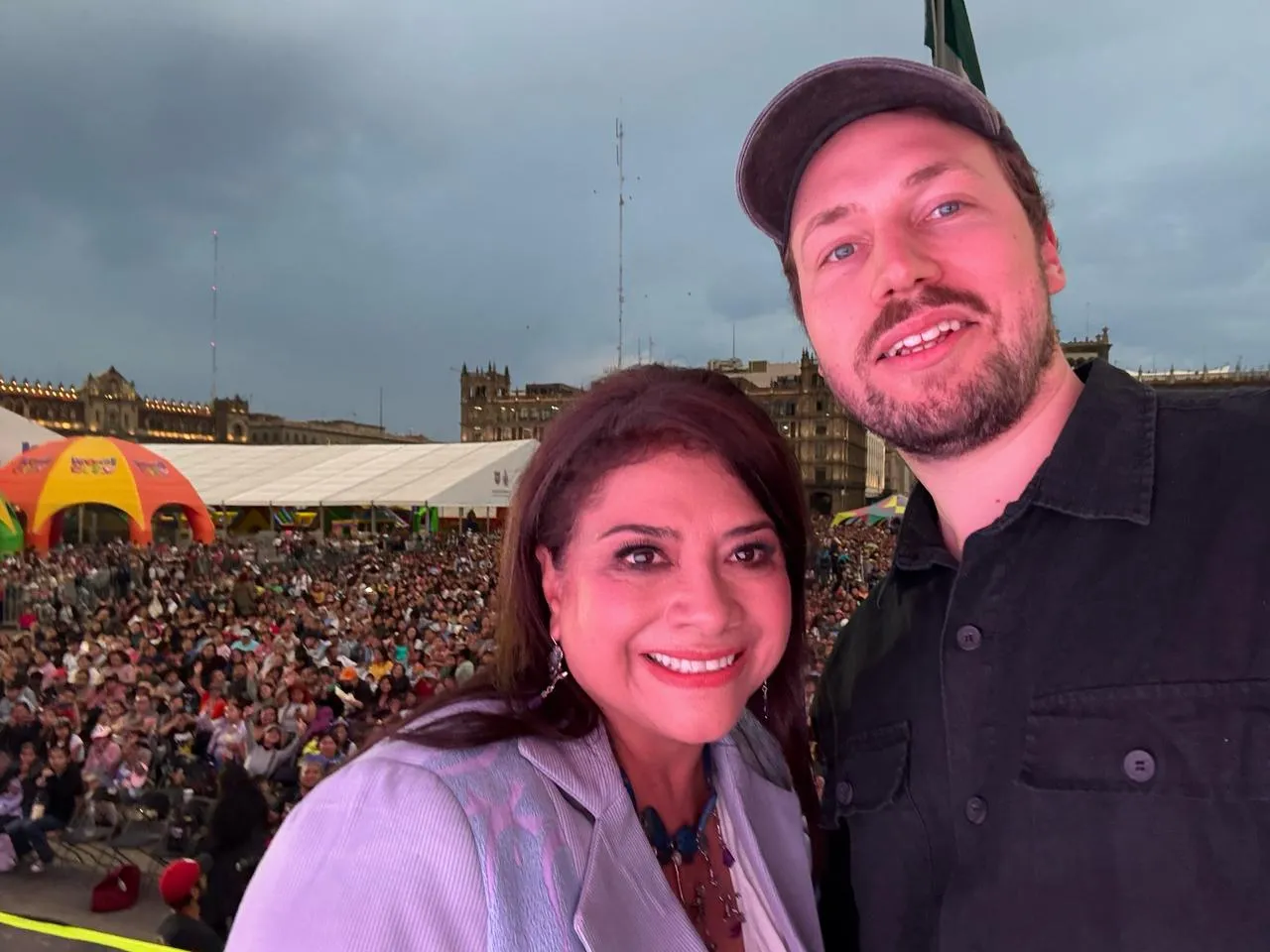 Hasta la mandataria Clara Brugada se tomó una foto con el director / FB: ClaraBrugadaM