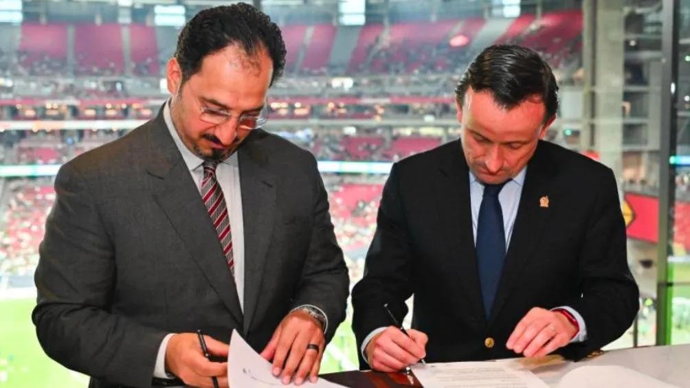 Mikel Arriola junto a Yasser Al Misehal | FMF