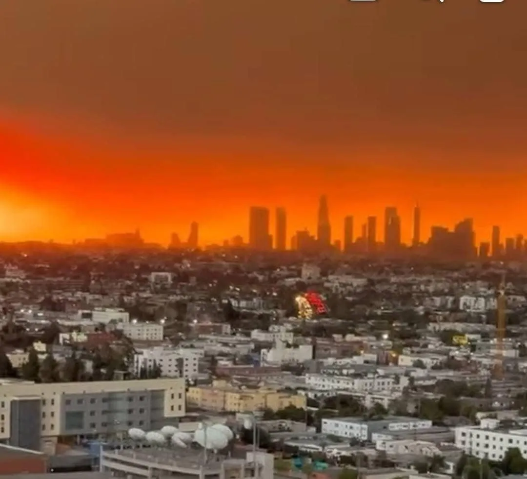 Los Ángeles muestran una postal de película / Redes Sociales