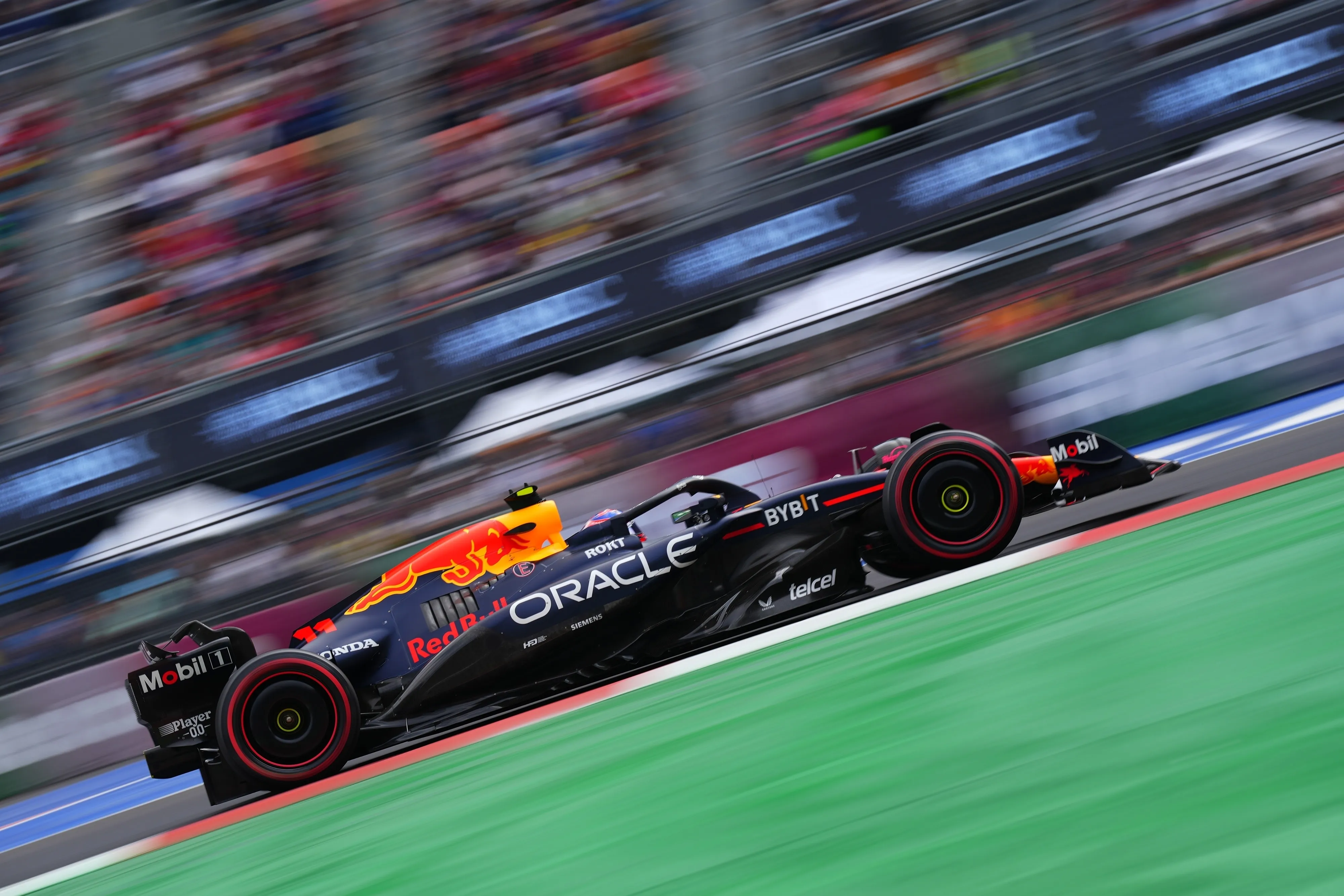 Pérez con Red Bull corriendo el GP de México | MEXSPORT