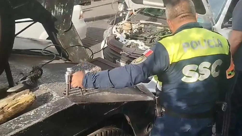 Se necesito de una grúa para lograr el rescate/X