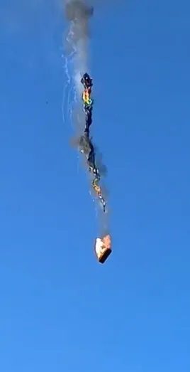 Tras el incendio en el globo, las personas empezaron a caer / Redes Sociales