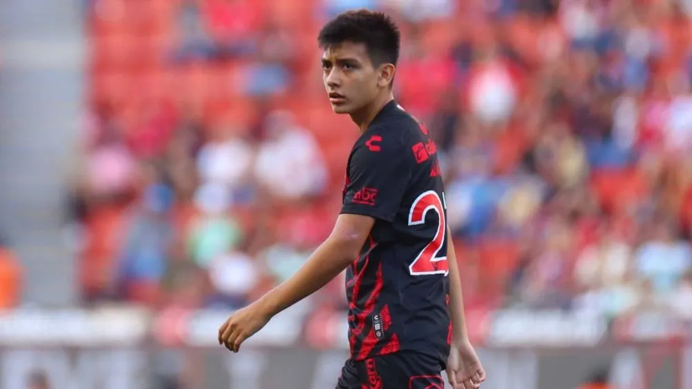 Mora debutó con el Tricolor e impuso una nueva marca | MEXSPORT