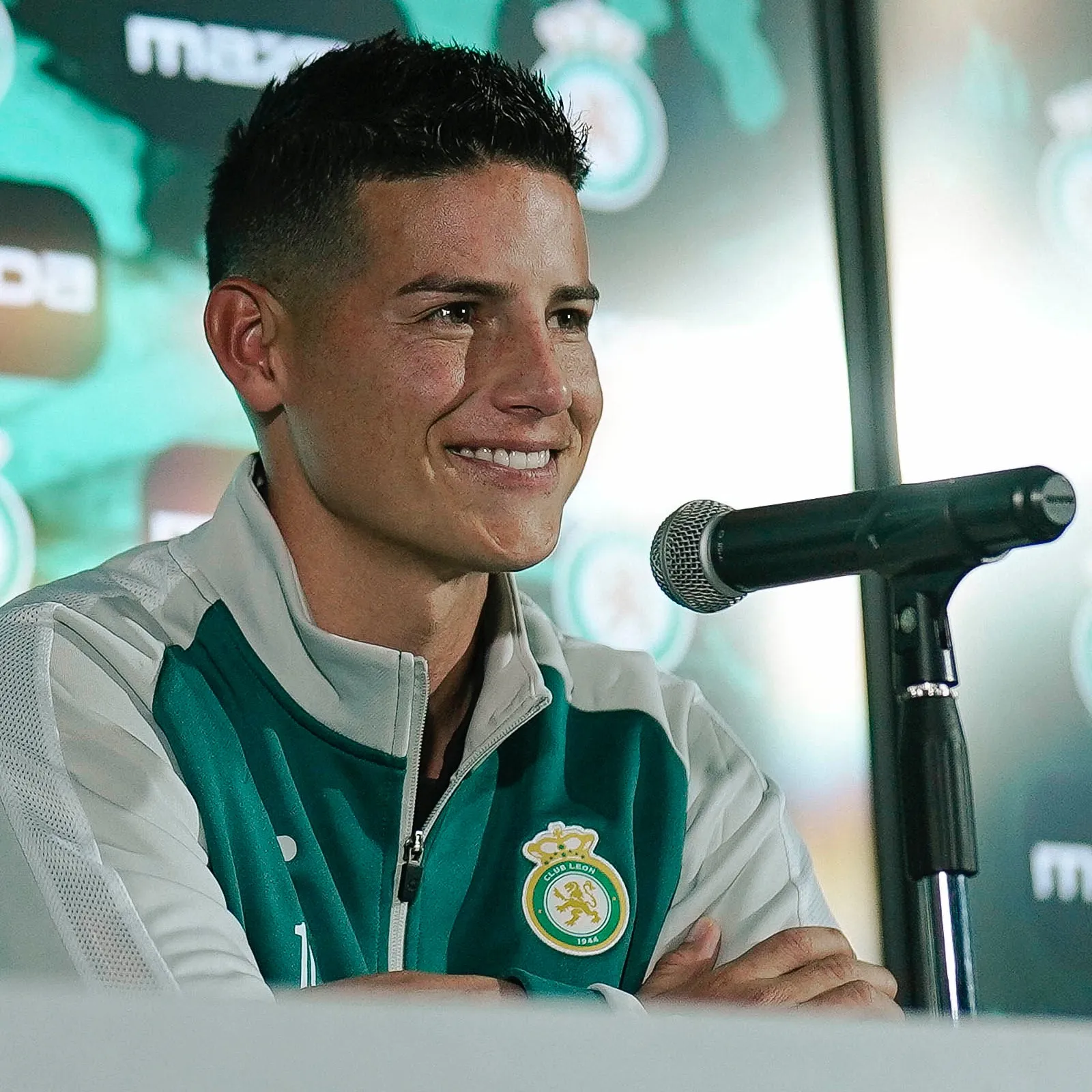 James Rodríguez con el uniforme de León | X