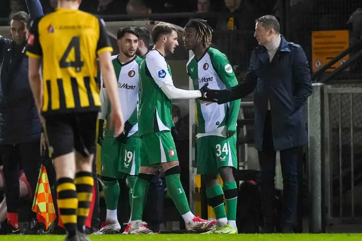 Santiago Giménez en el partido de la Copa de Países Bajos
