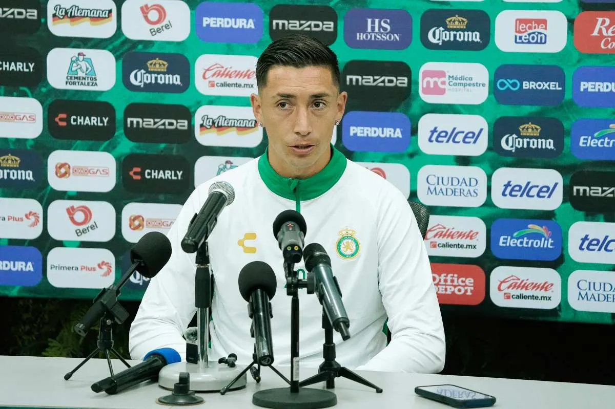 Rodrigo Echeverría en conferencia de prensa