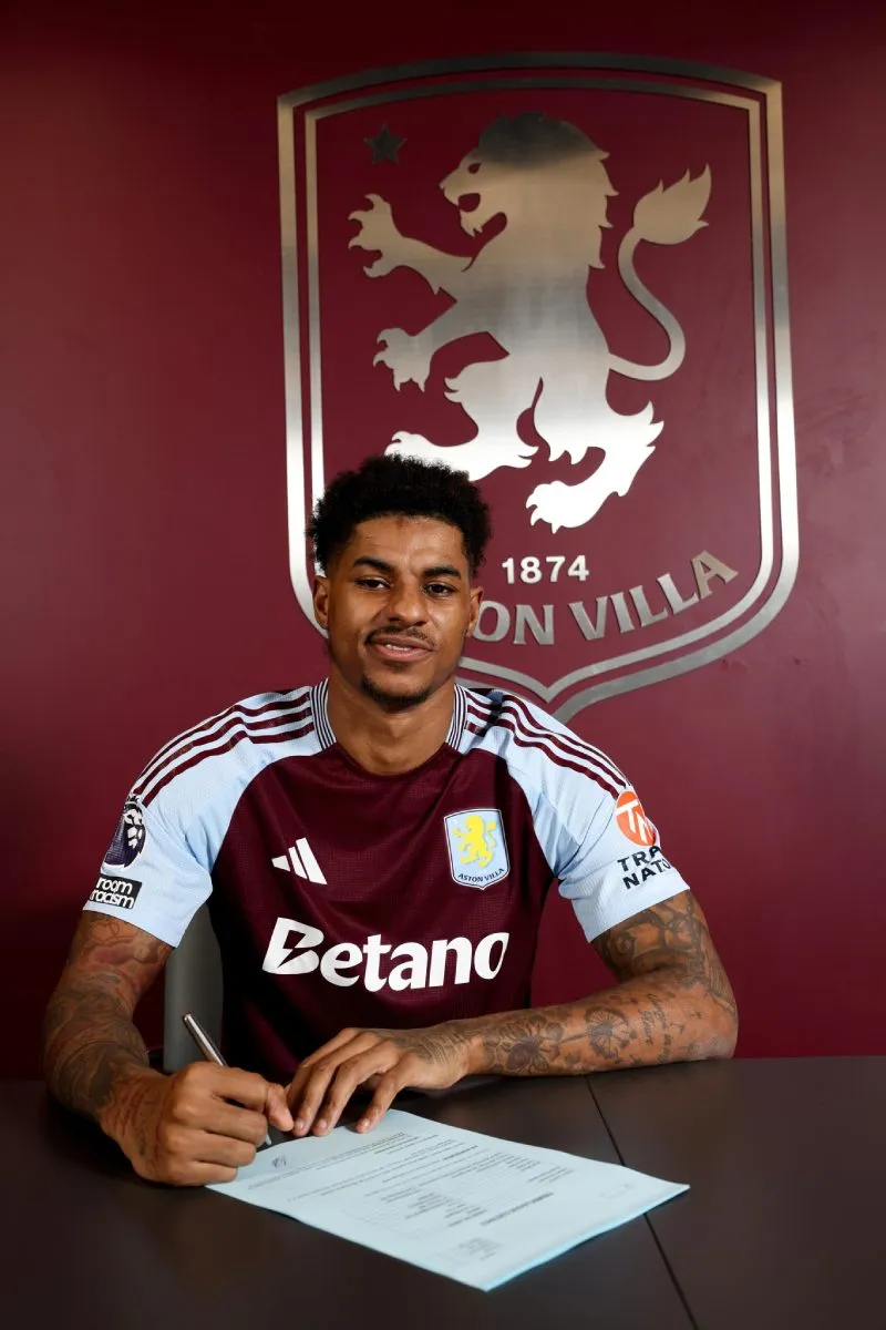 Oficialmente Rashford dejó a Manchester United para llegar a Aston Villa