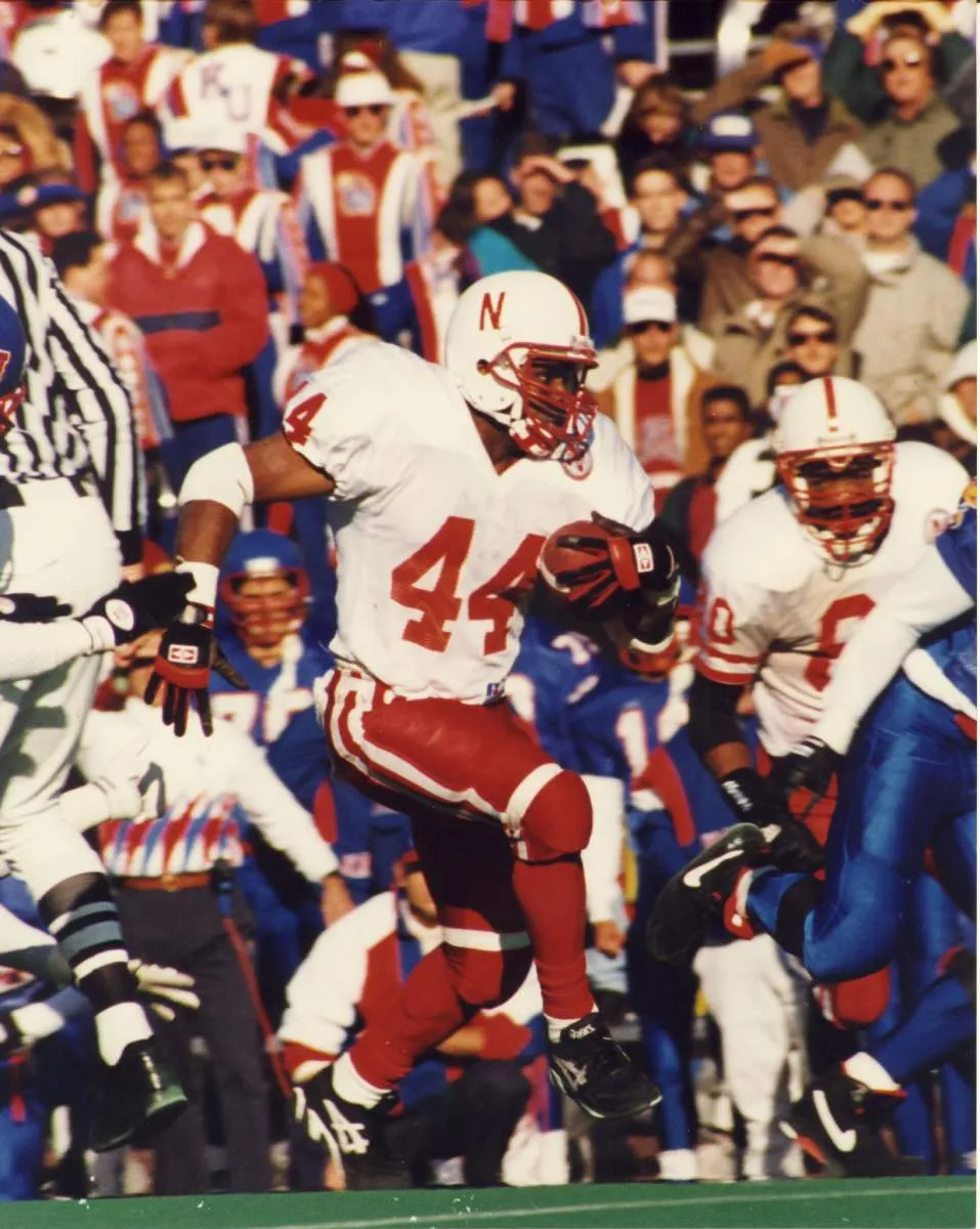 Jones fue un corredor histórico con Nebraska como colegial