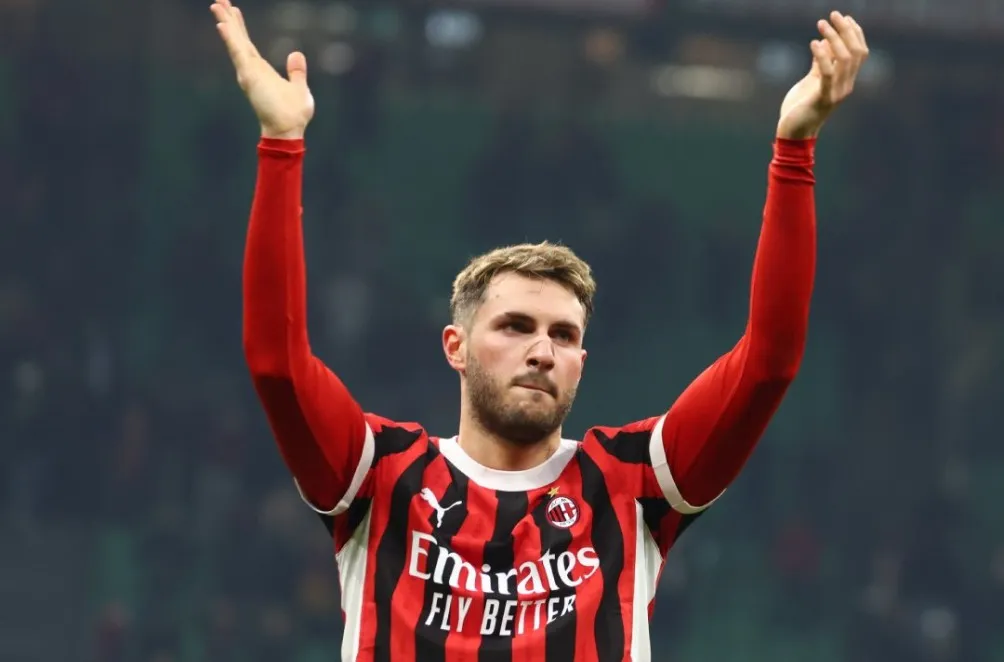 Santiago Giménez no verá acción | AP