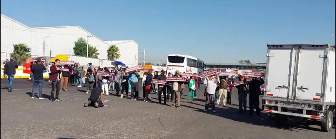Antes de la explosión, una manifestación tomó parte de la autopista el día de hoy / Redes Sociales