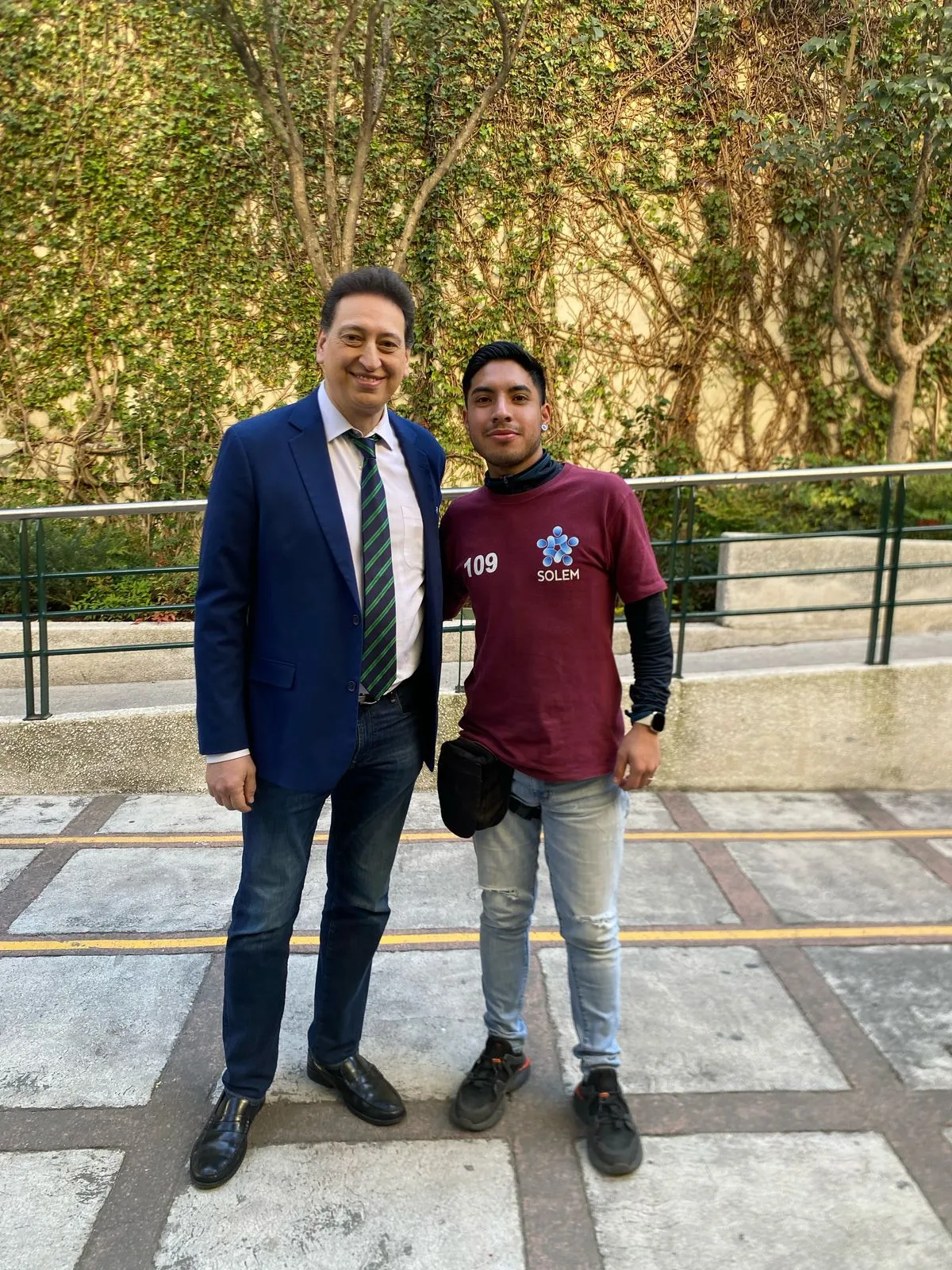 Enrique Burak y un fan | @Olvera231100