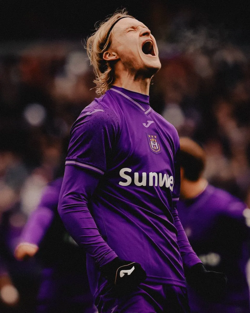 Dolberg fue la figura con un doblete