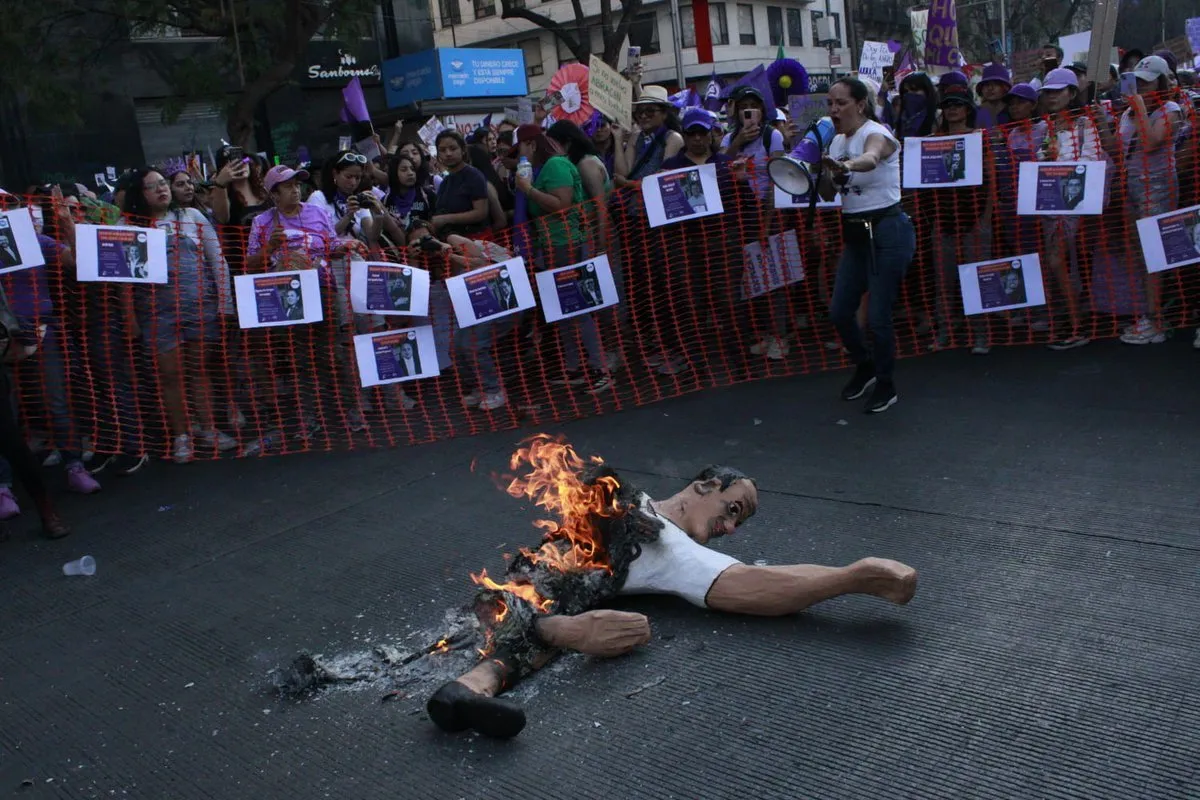 Queman piñata del ex gobernador de Morelos, Cuahtémoc Blanco / Redes Sociales