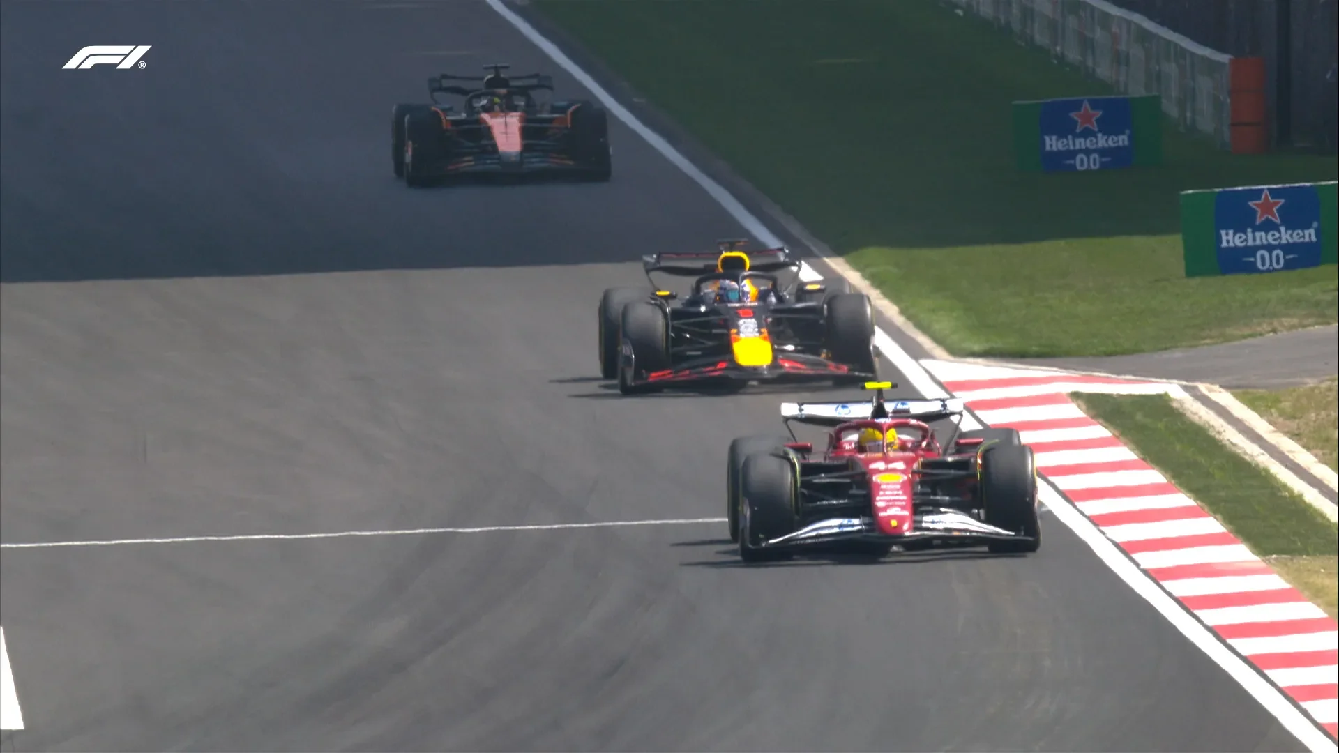 Hamilton se defendió bien de Verstappen