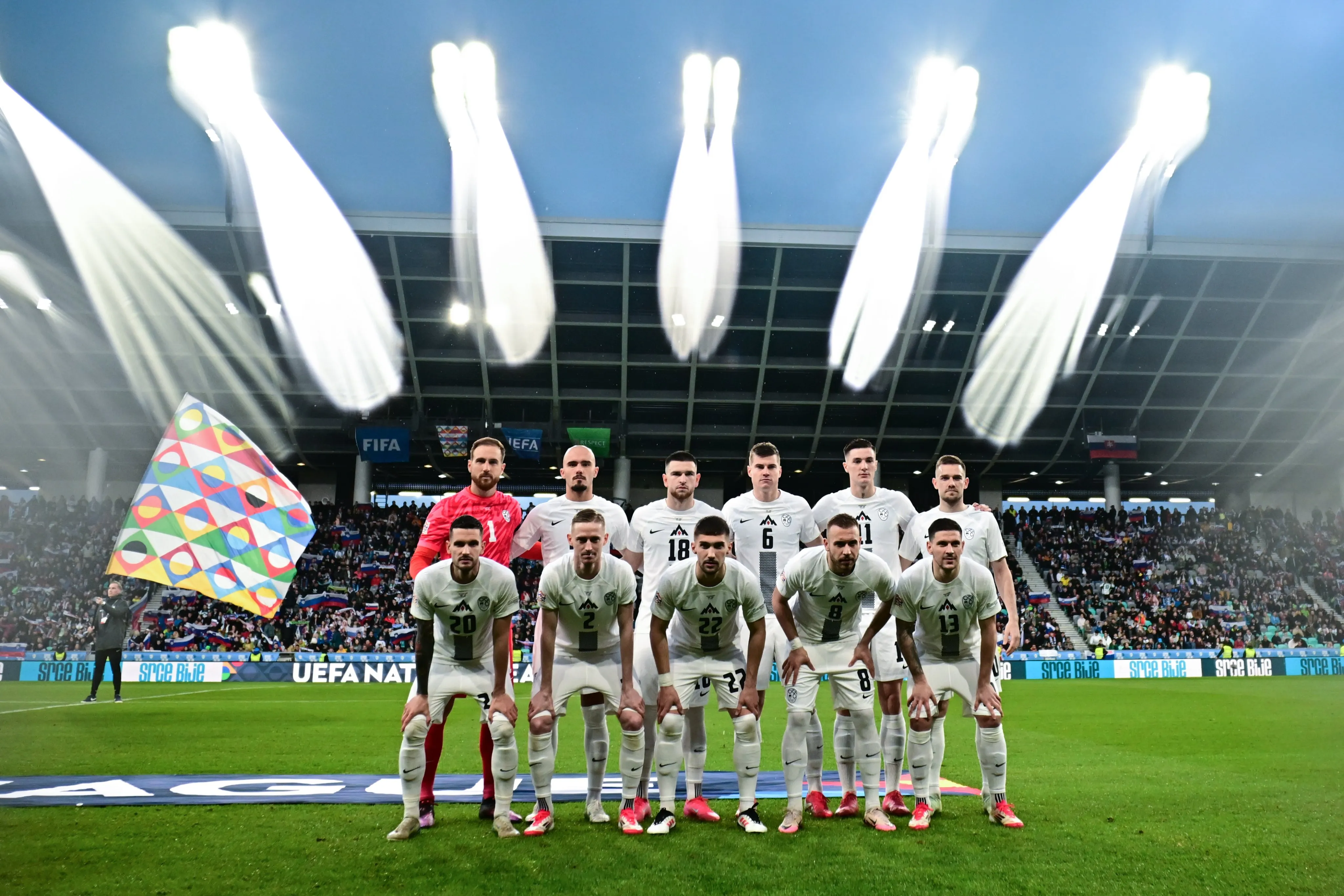 Eslovenia se salvó del gol en varias ocasiones