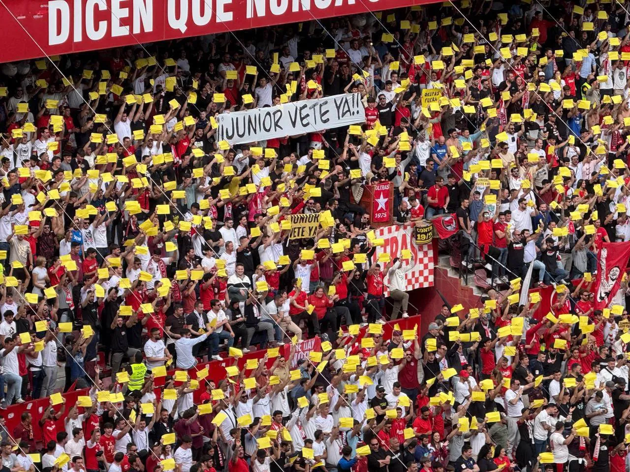 Así protestó la afición sevillista en el Sánchez Pizjuán
