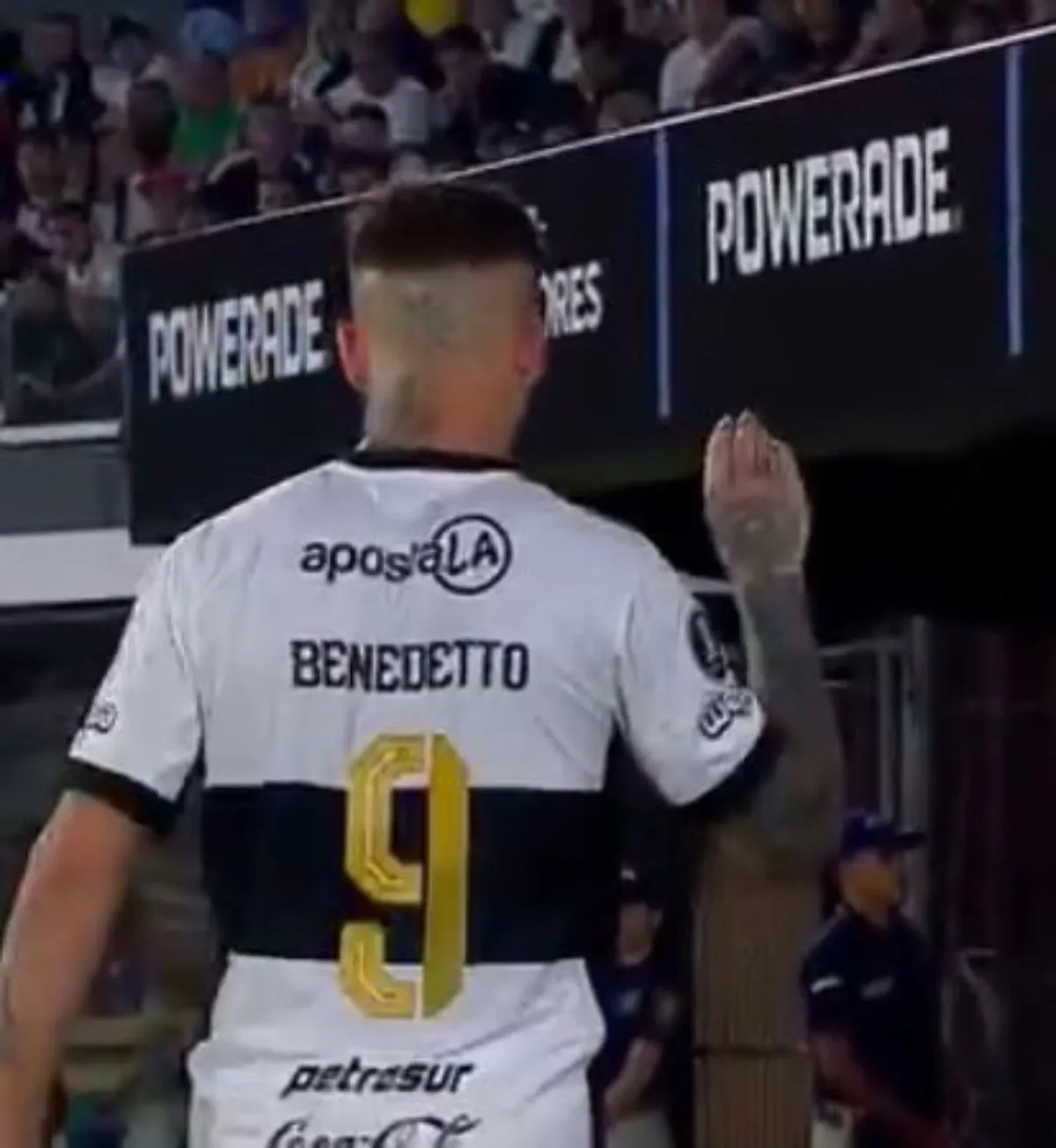 Benedetto al ser sustituido | @carlincorrea