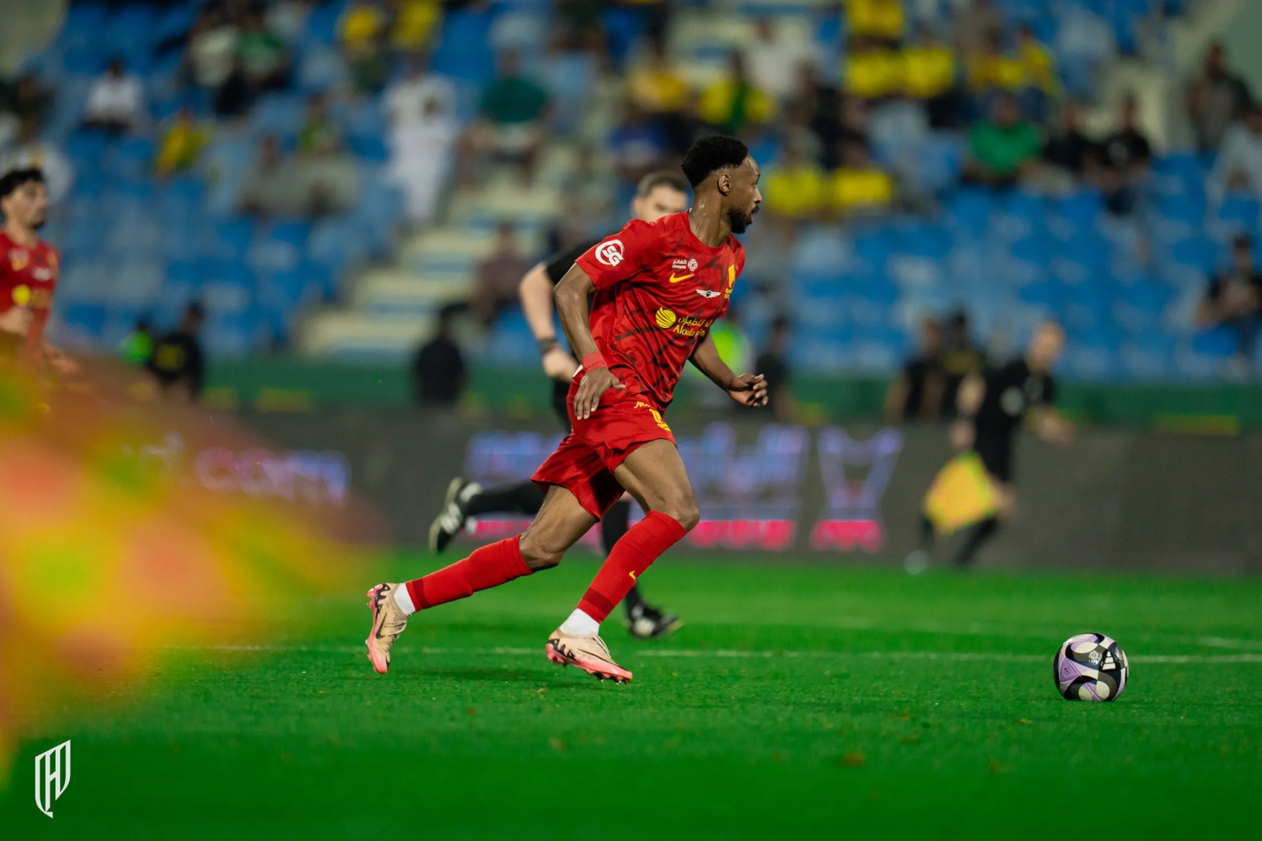 Al Qadisiya sufrió para sumar un punto de visitante