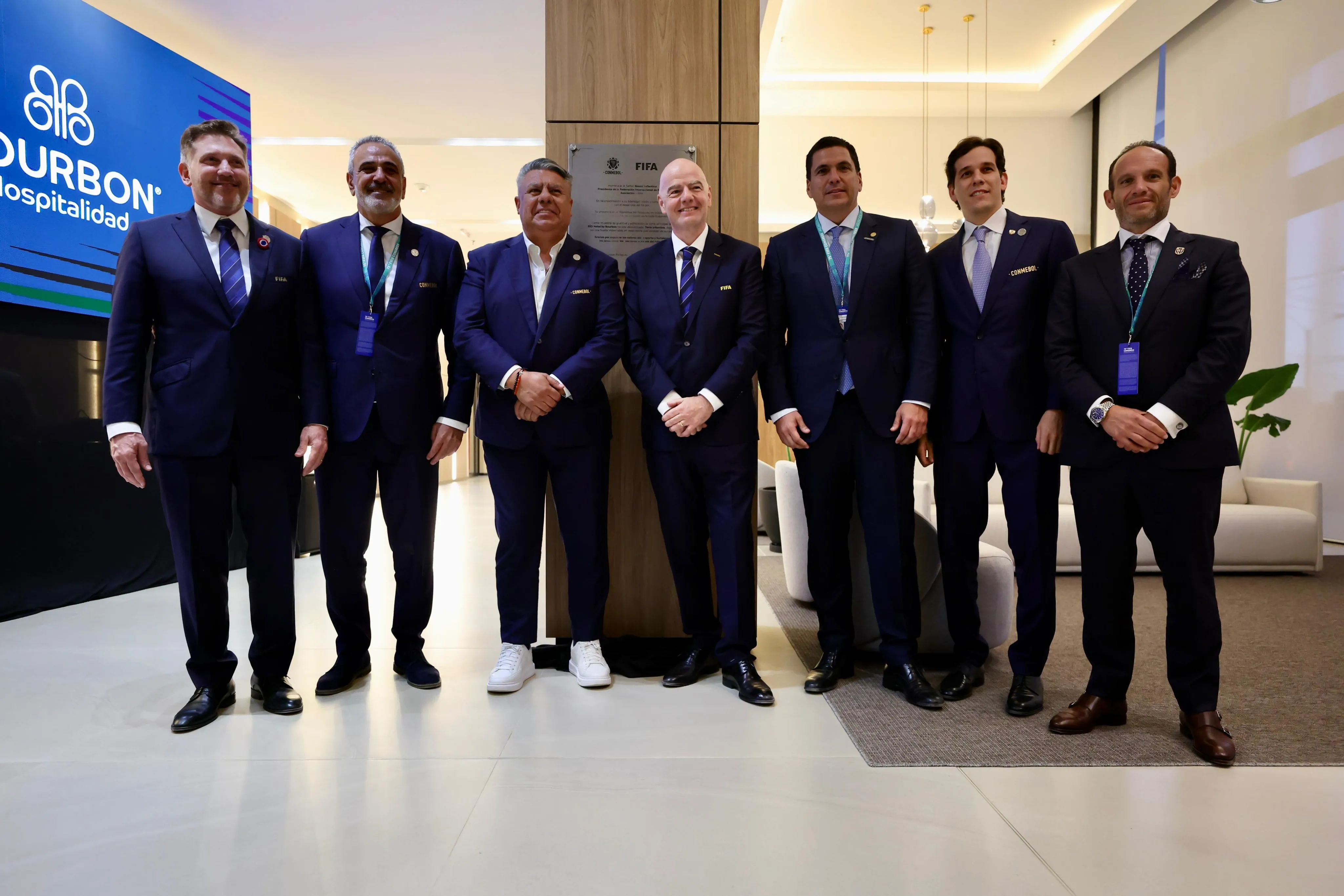 El presidente de la FIFA se reunió con las autoridades de Conmebol