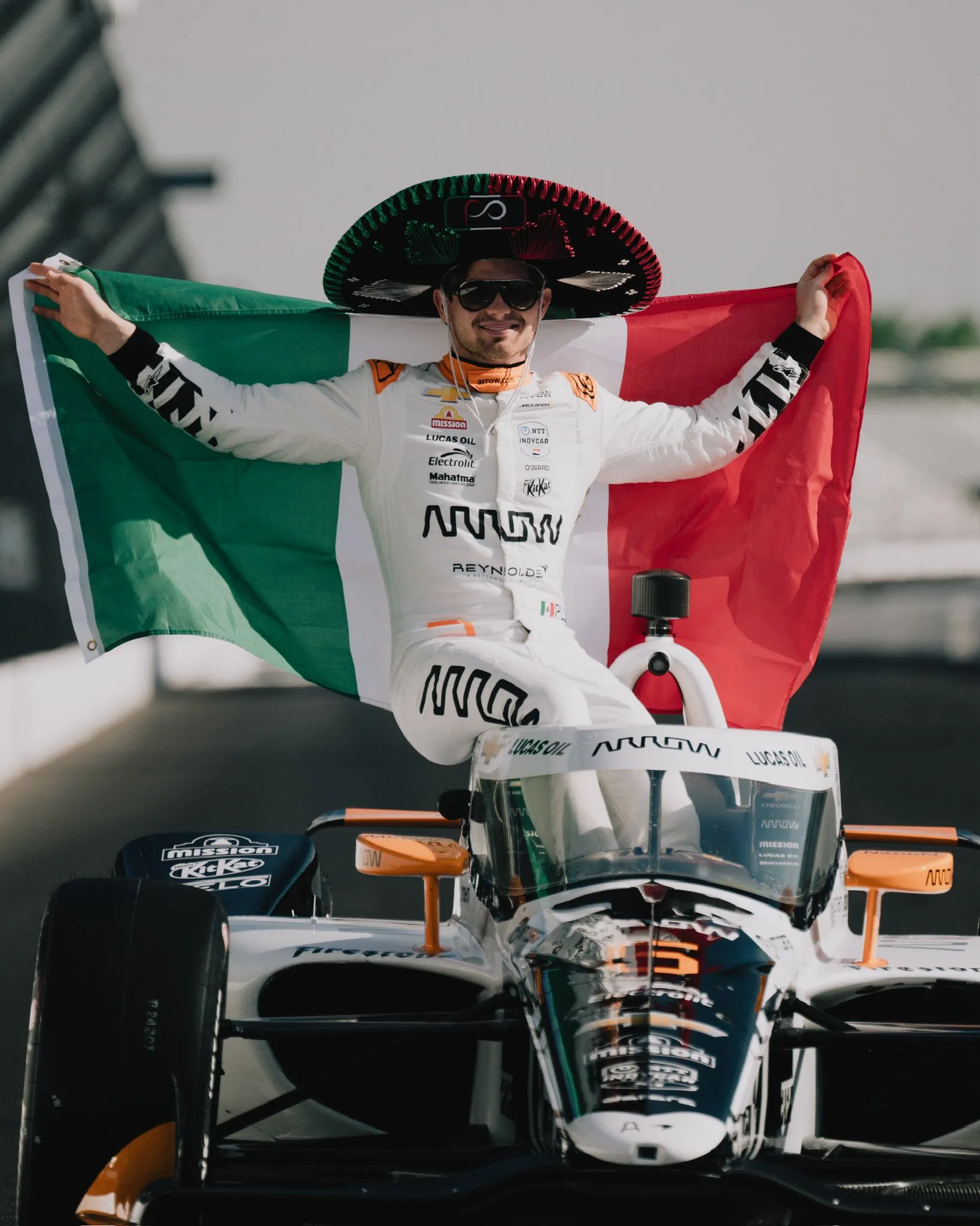 Pato sigue haciendo historia en la s 500 millas de Indianápolis