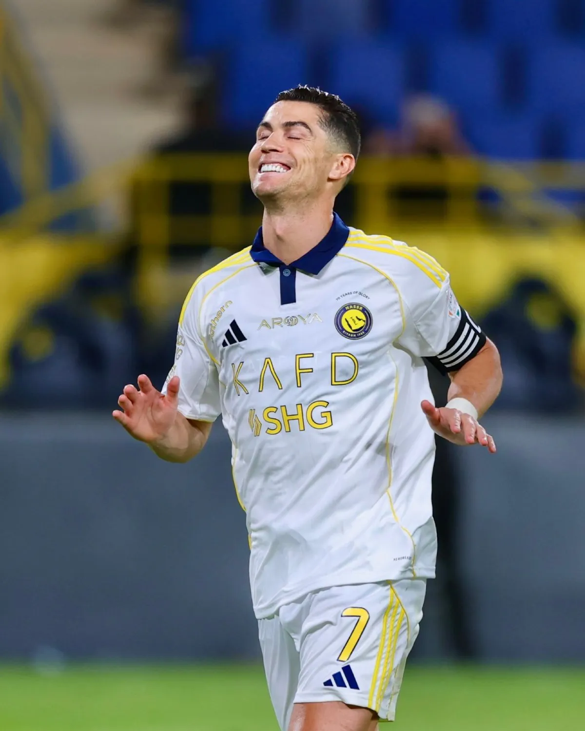 Cristiano Ronaldo | @Cristiano