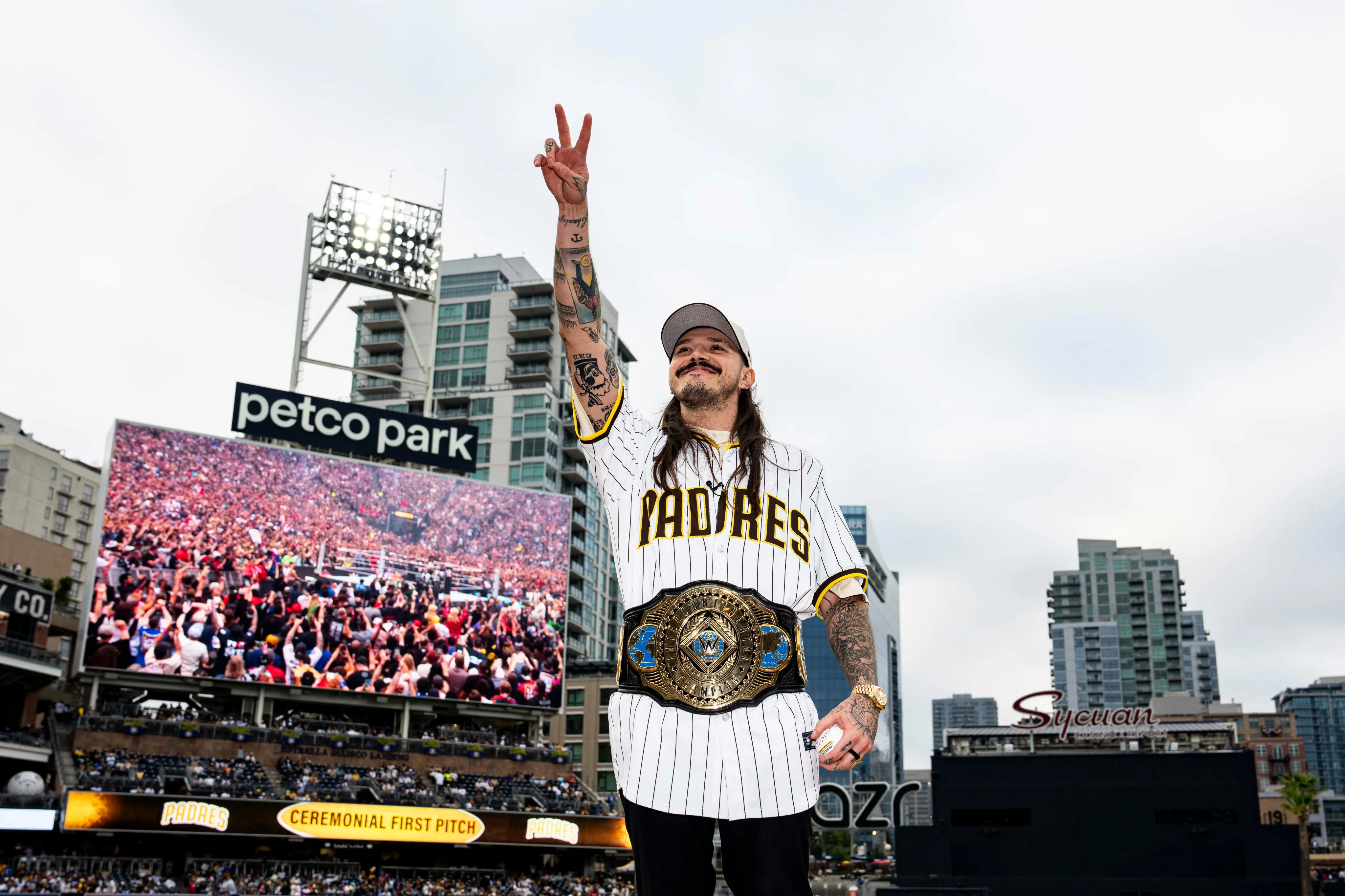 Dominik se robó el show en el Petco Park