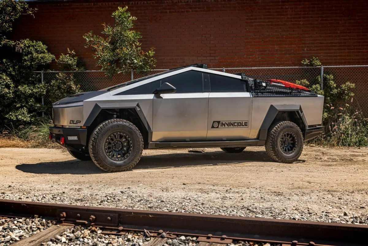 Un auto de lujo | @UPTeslaFremont