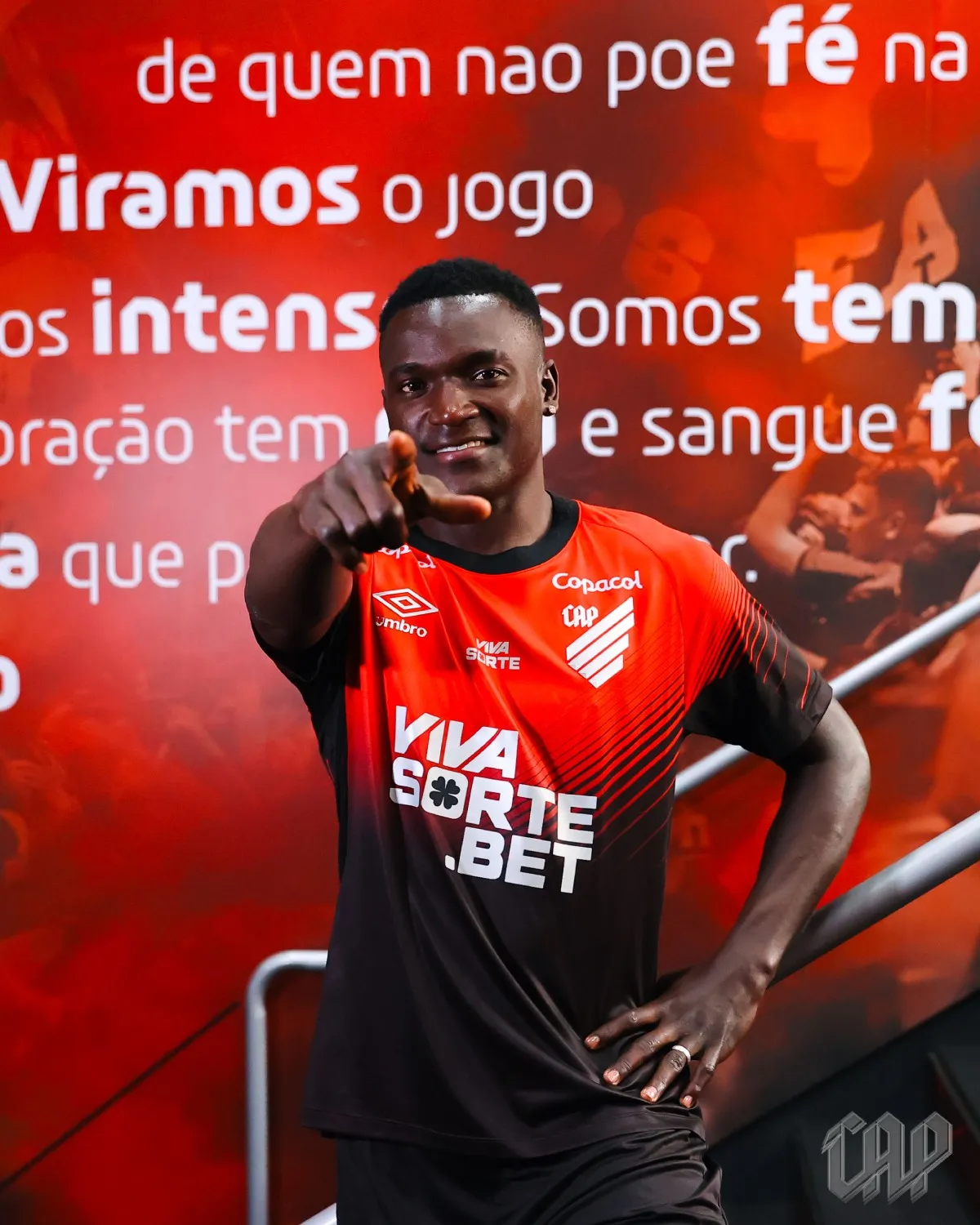 Kevin Viveros en su nuevo equipo | @AthleticoPR