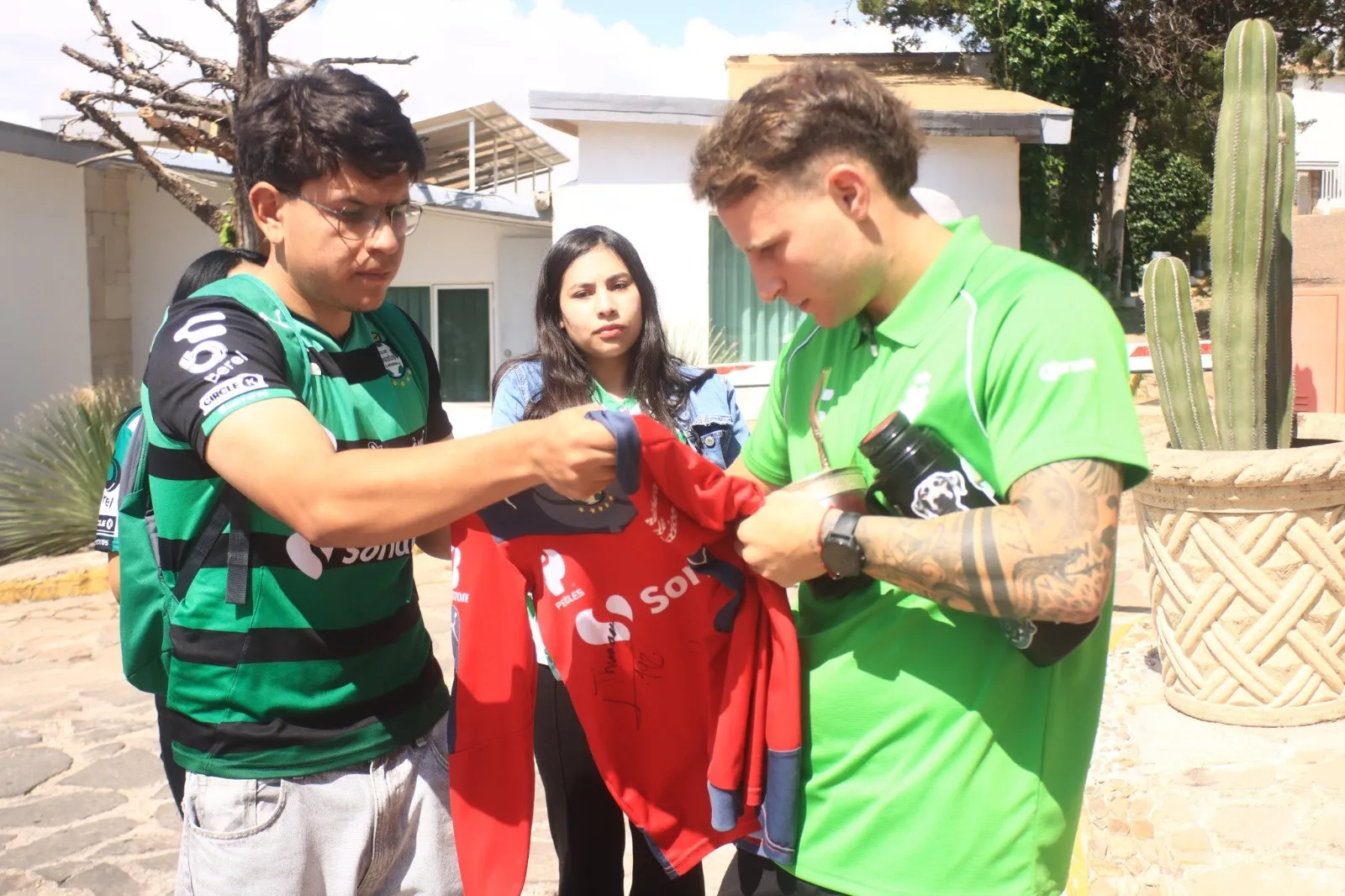 La prensa local reportó el incidente en el hotel