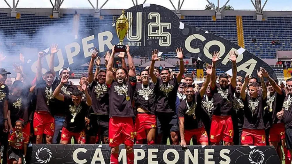 Rubio celebra el título con Herediano | INSTAGRAM: @everardo_rubio15