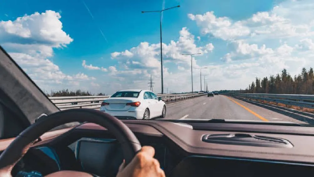 ste sábado 10 de mayo no podrán circular todos los vehículos con holograma 2 y con placas impar (1, 3, 5, 7 y 9)/iStock
