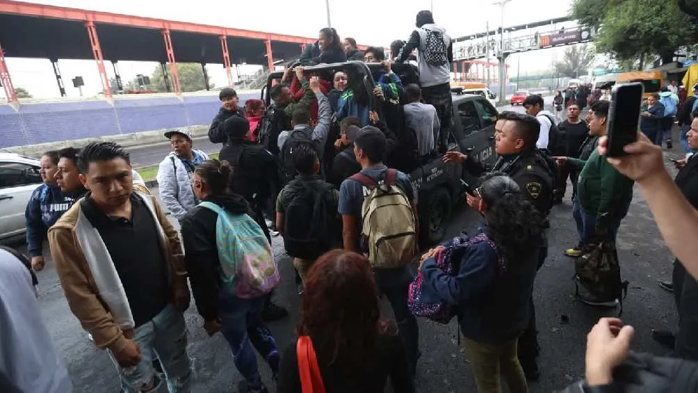 Los trabajadores presentan dificultades para llegar a sus trabajos debido a las lluvias/X