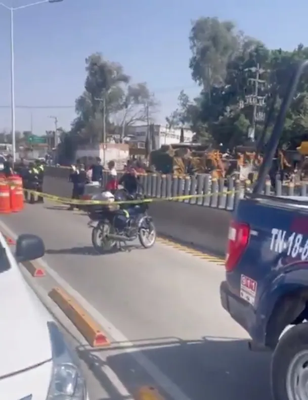 Una mujer en moto atropelló a 'El Huesos' / Redes Sociales