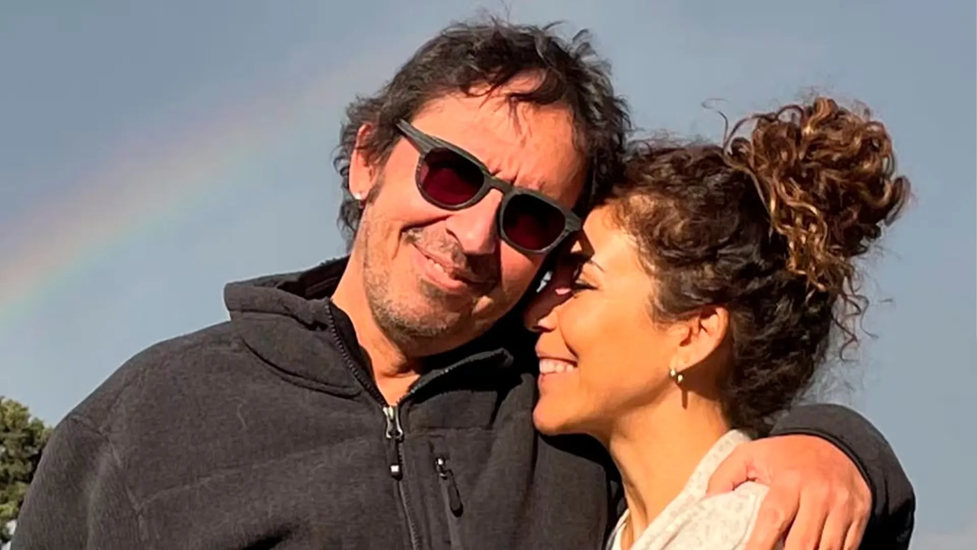 Memo y su esposa, Vica Andrade, quien lo acompañó y apoyó desde su diagnostico en 2016 / Redes Sociales