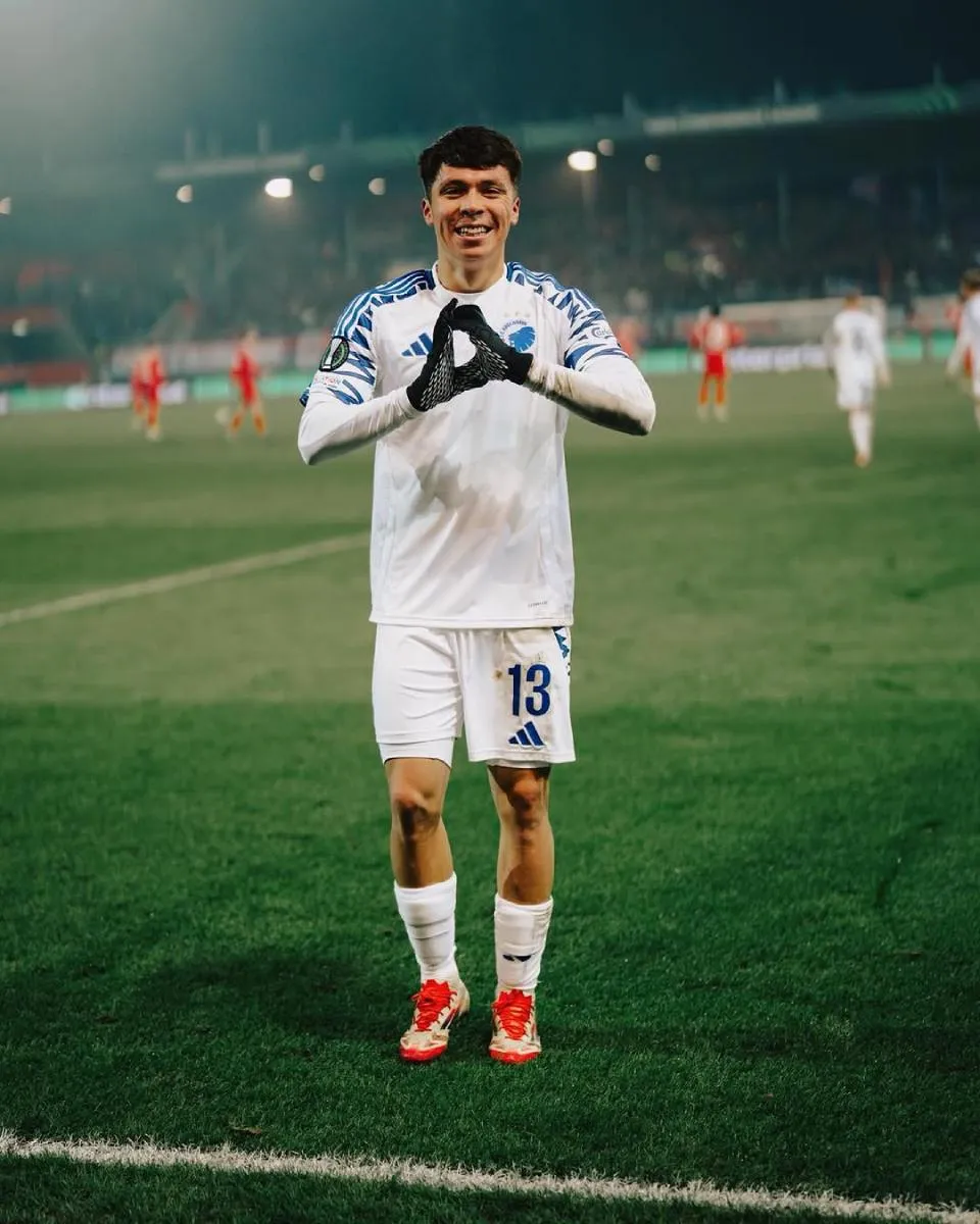 El mexicano sigue sumando minutos con su club