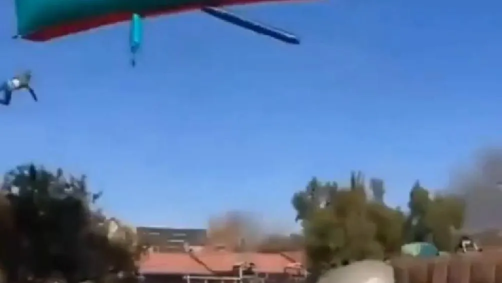 Los gritos de desesperación de padres, maestros y personal del evento se escuchan claramente mientras corren para auxiliar a los pequeños/Redes Sociales