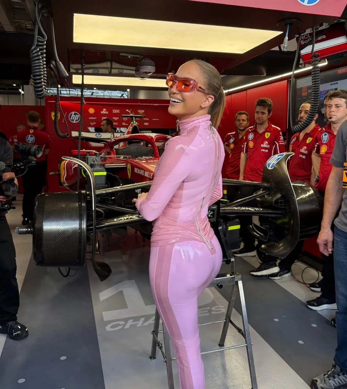 Jennifer Lopez | @jlo