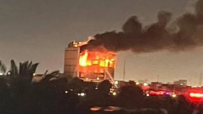 Las llamas consumieron el inmueble que tenía una semana abierto / Redes Sociales