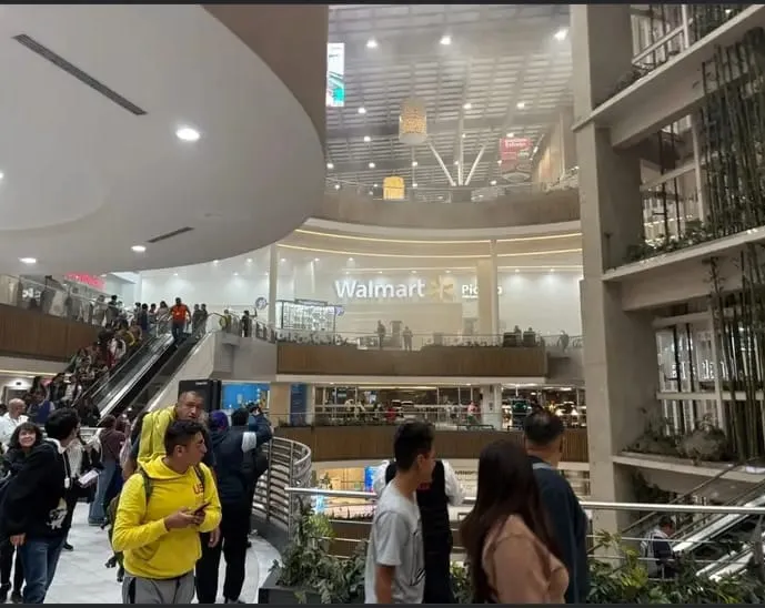 El corto circuito se originó en un supermercado de la plaza comercial / Redes Sociales