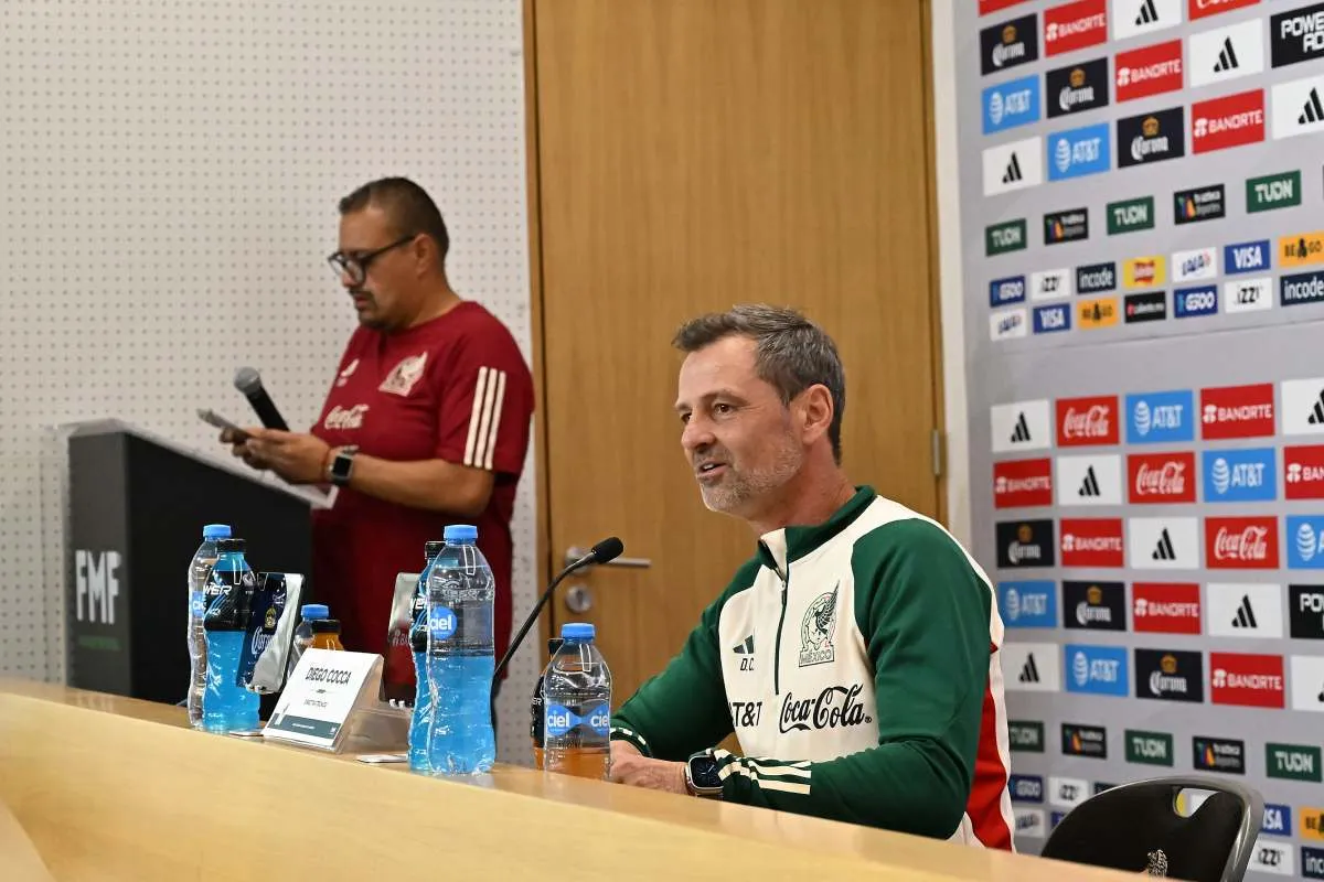 Diego Cocca en conferencia de prensa con la Selección Mexicana
