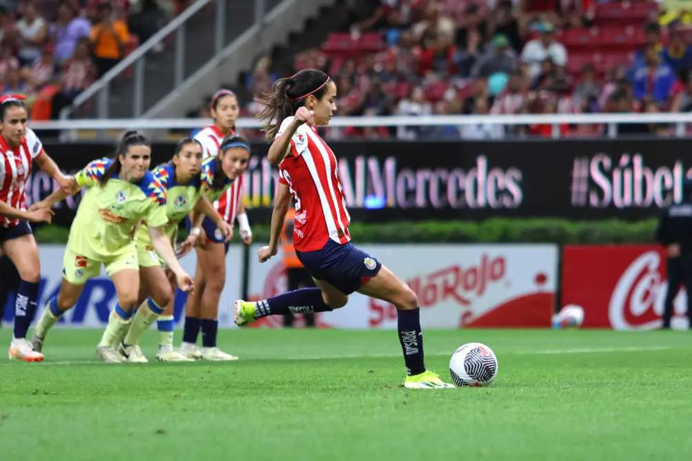 Caro Jaramillo en el juego ante América
