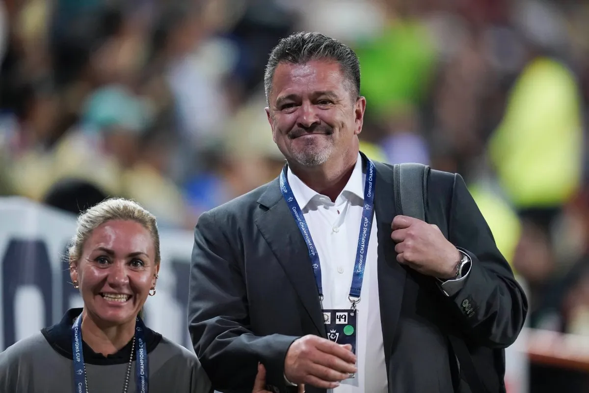 Carlos Hermosillo | IMAGO7