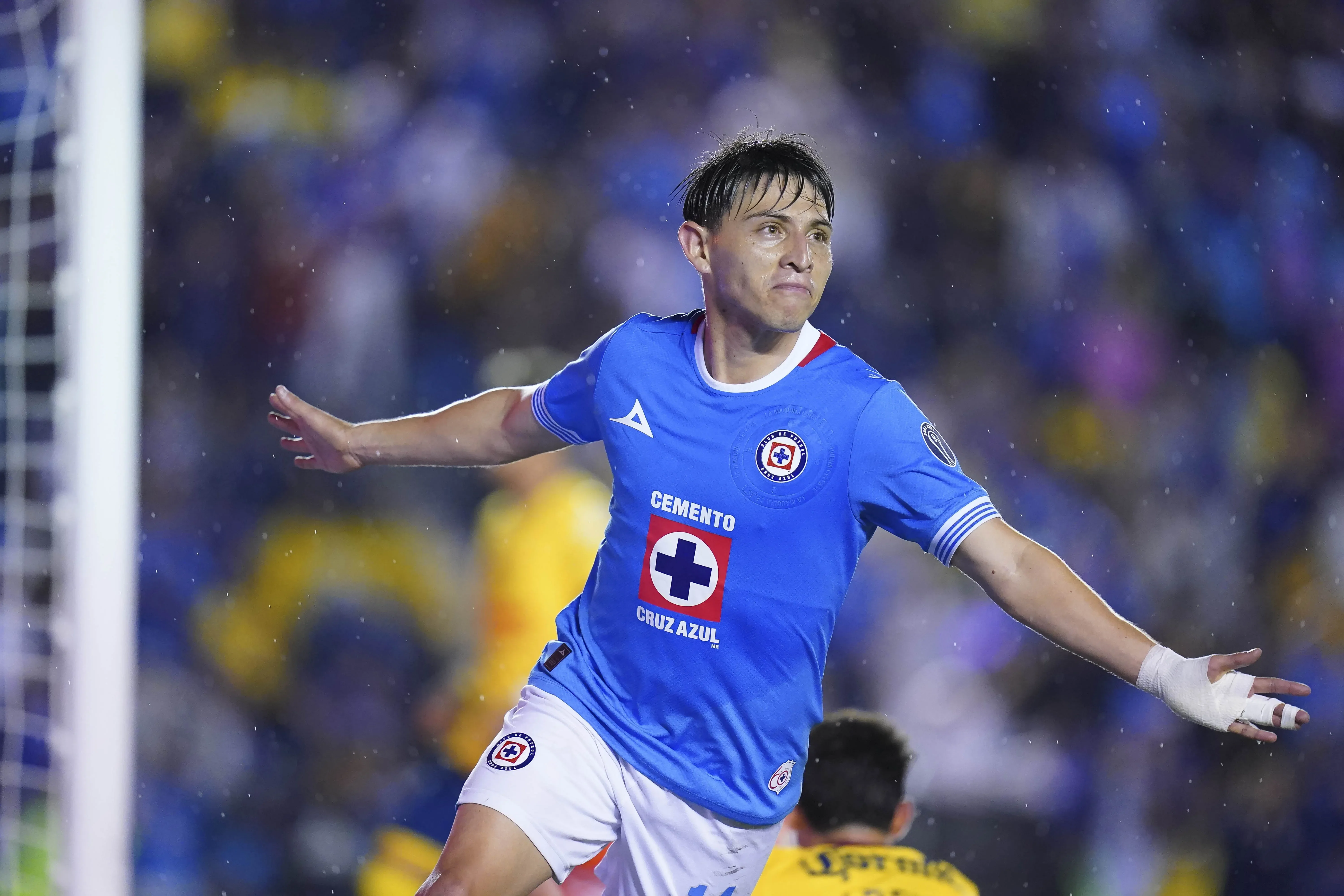 Alexis se marcha de Cruz Azul con tres títulos