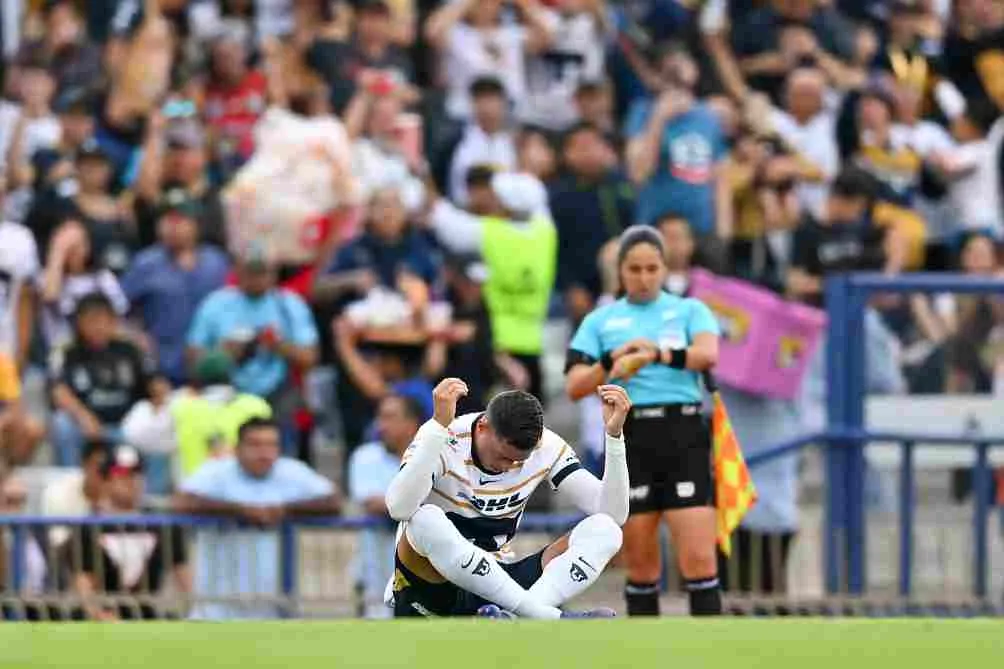 La cantante hizo un gesto que recordó al futbolista
