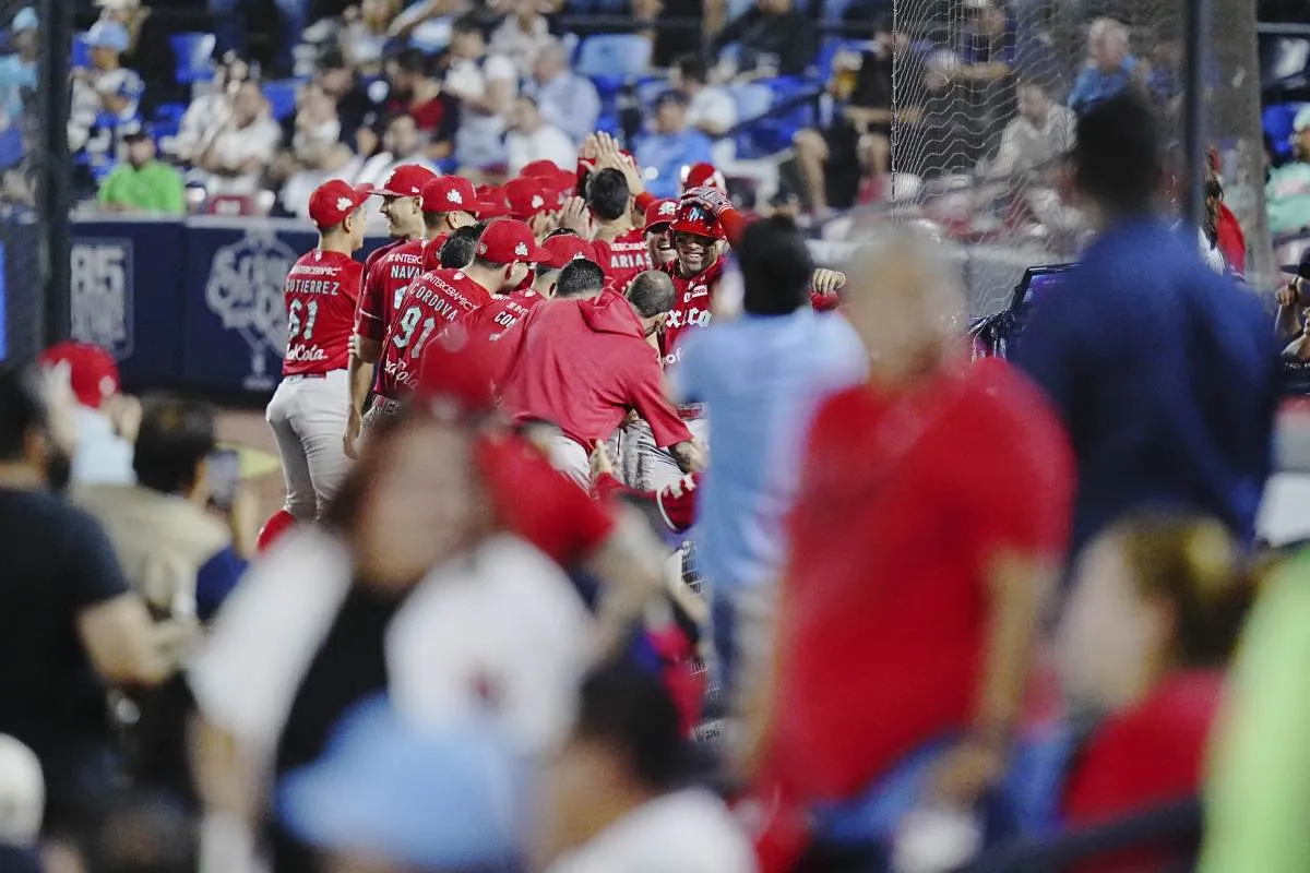 Diablos Rojos en festejo de victoria
