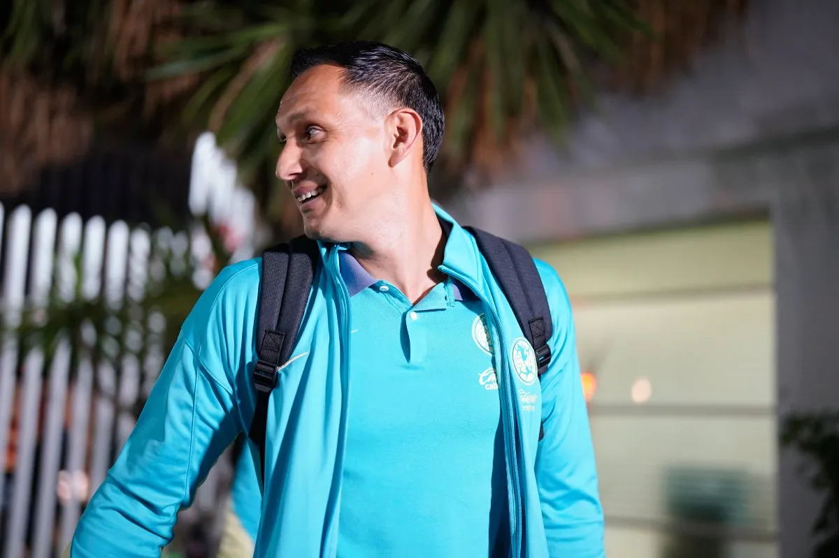 Rodolfo Cota en concentración con América