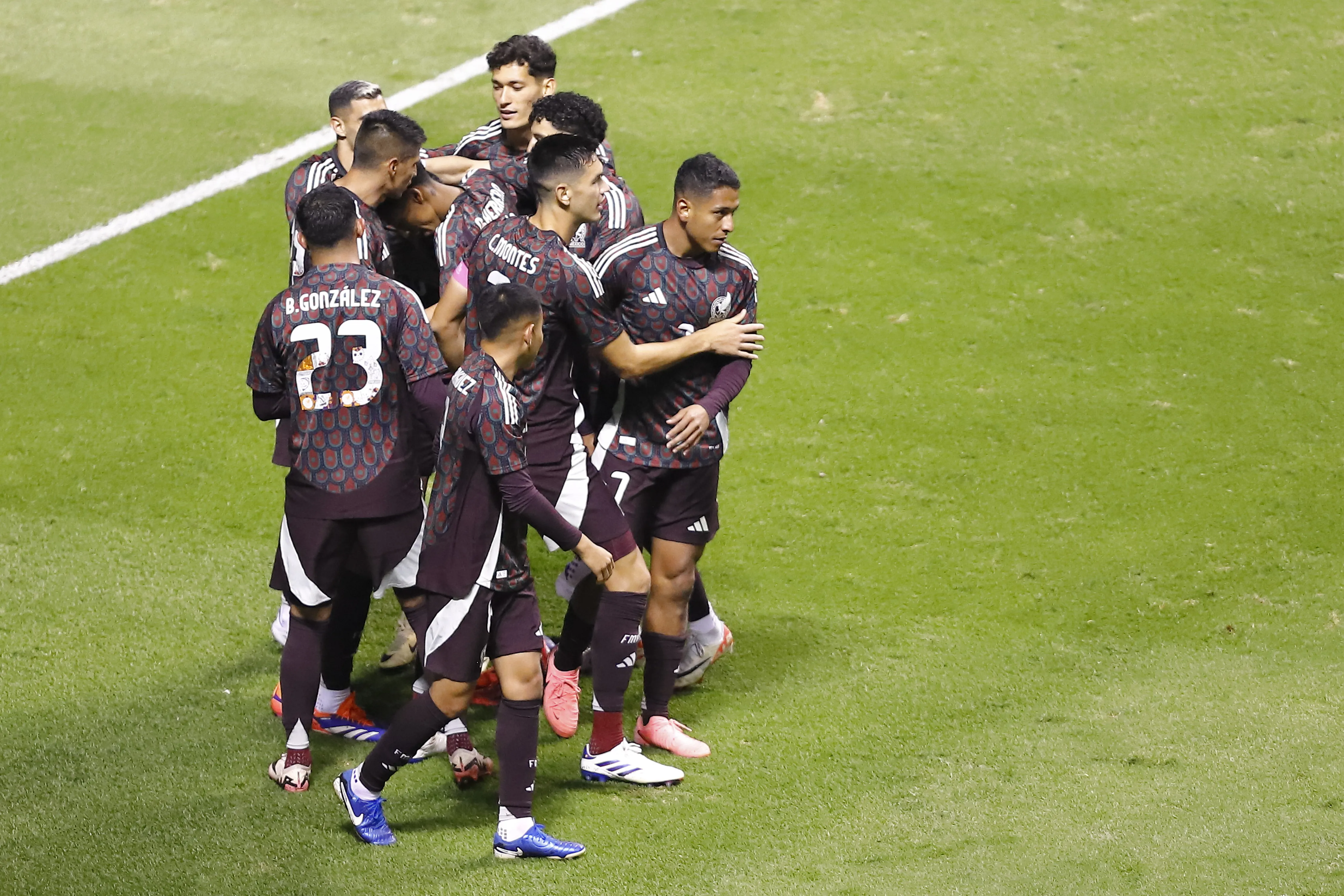 El Tri se prepara para salir a escena