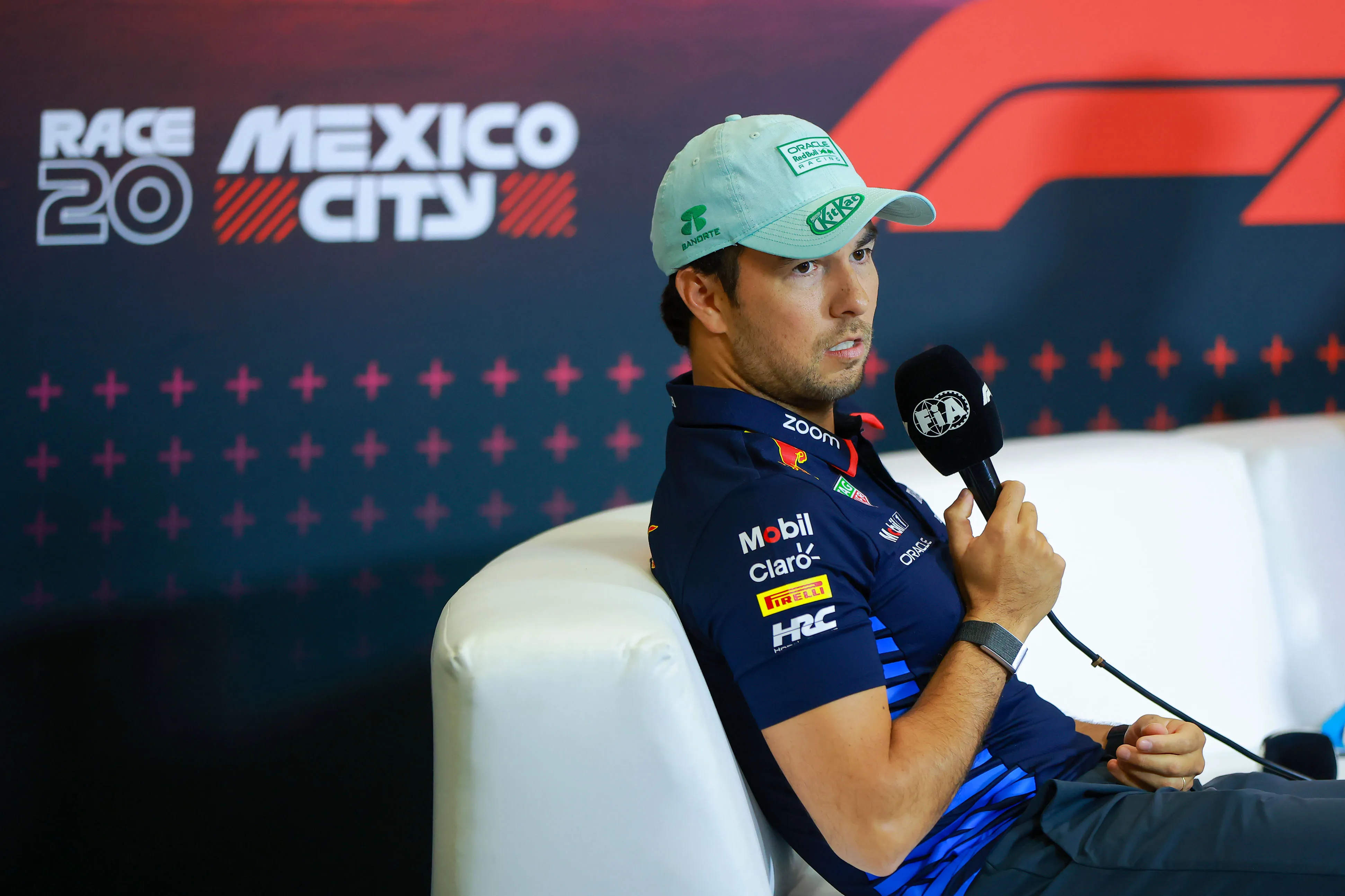 Checo Pérez en conferencia de prensa en el Gran Premio de México